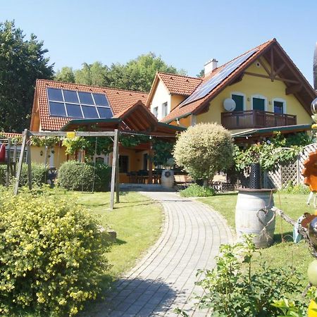 Riegler'S Buschenschank Loipersdorf bei Fuerstenfeld Bagian luar foto