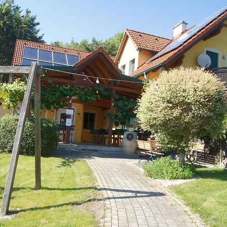 Riegler'S Buschenschank Loipersdorf bei Fuerstenfeld Bagian luar foto