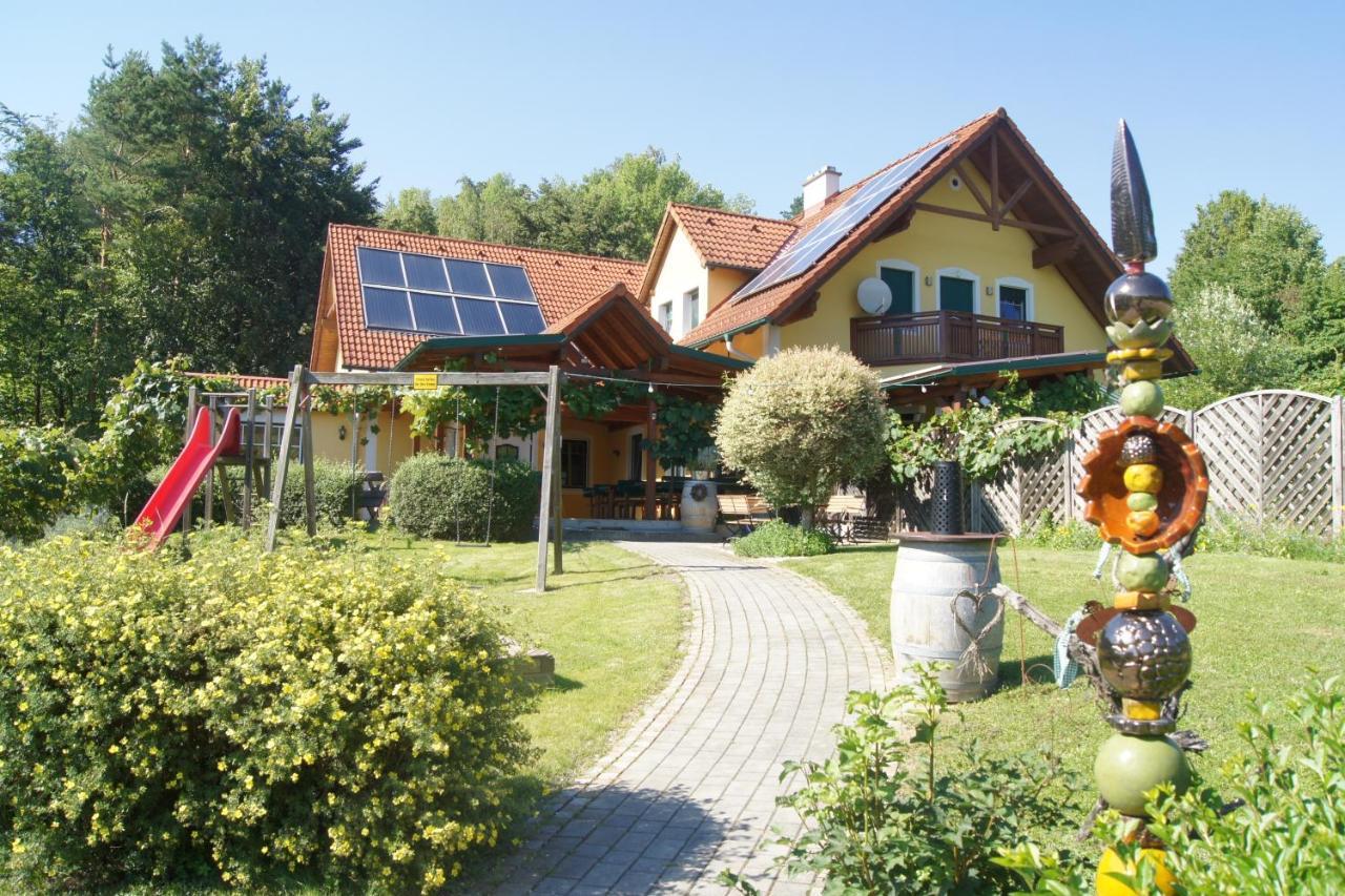 Riegler'S Buschenschank Loipersdorf bei Fuerstenfeld Bagian luar foto