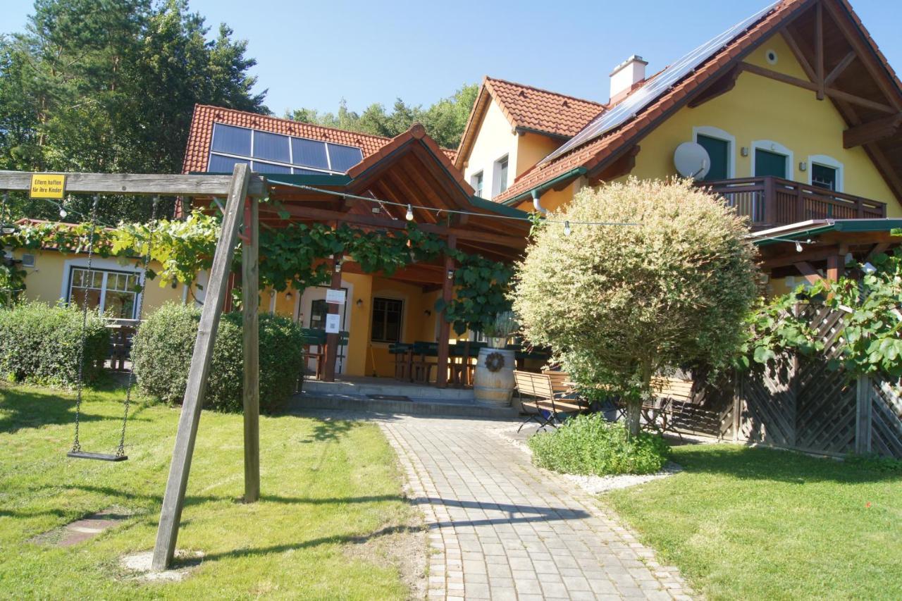 Riegler'S Buschenschank Loipersdorf bei Fuerstenfeld Bagian luar foto